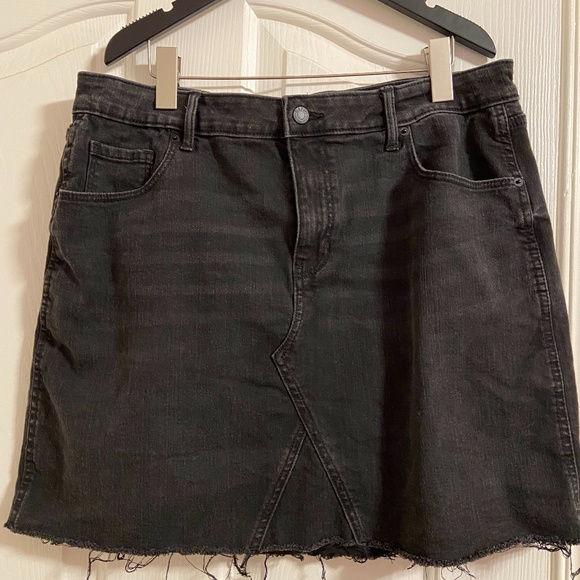 Black jean skirt - Picture 1 of 4